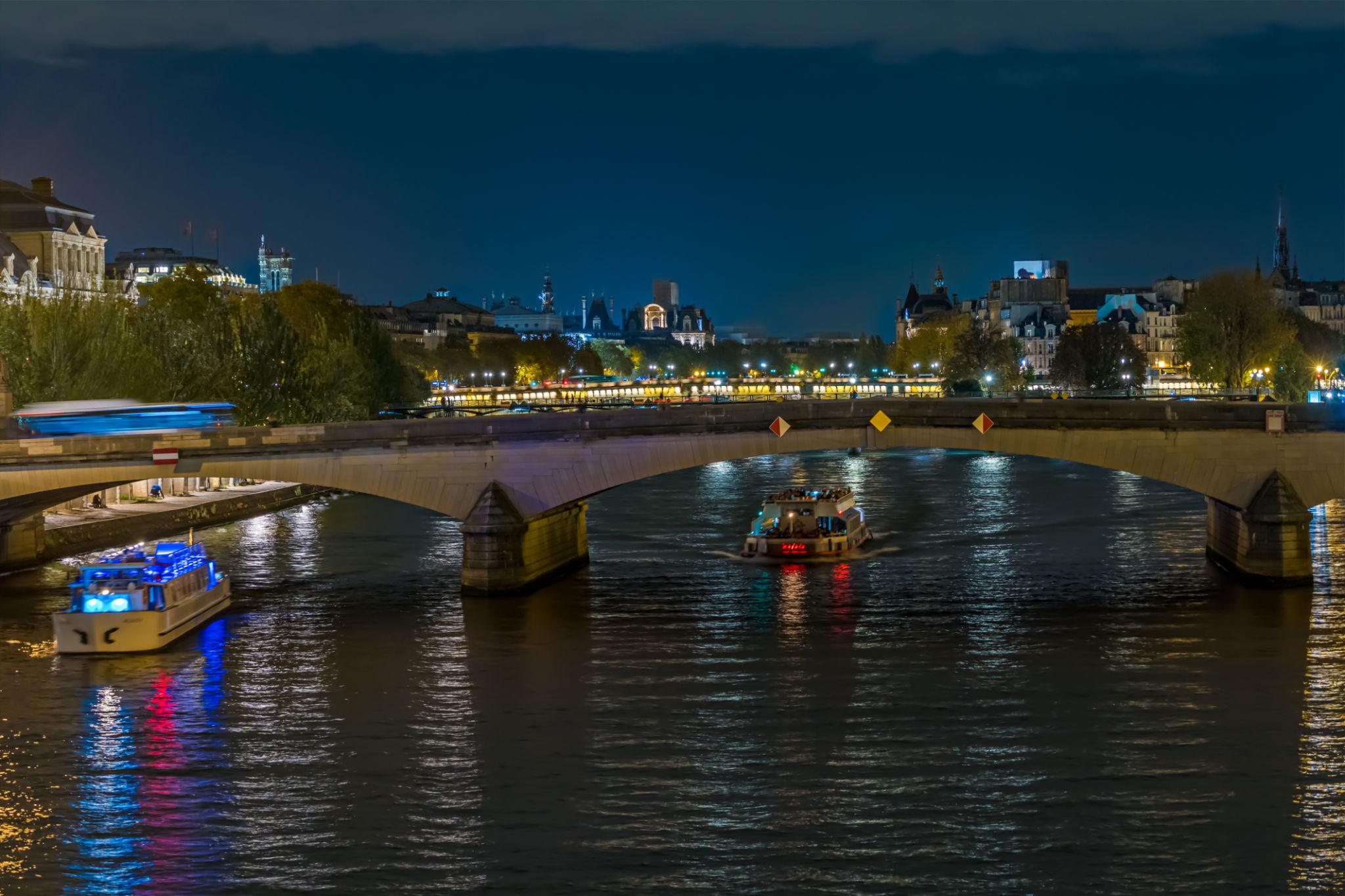 PARIS CULTURE AND LANDMARKS