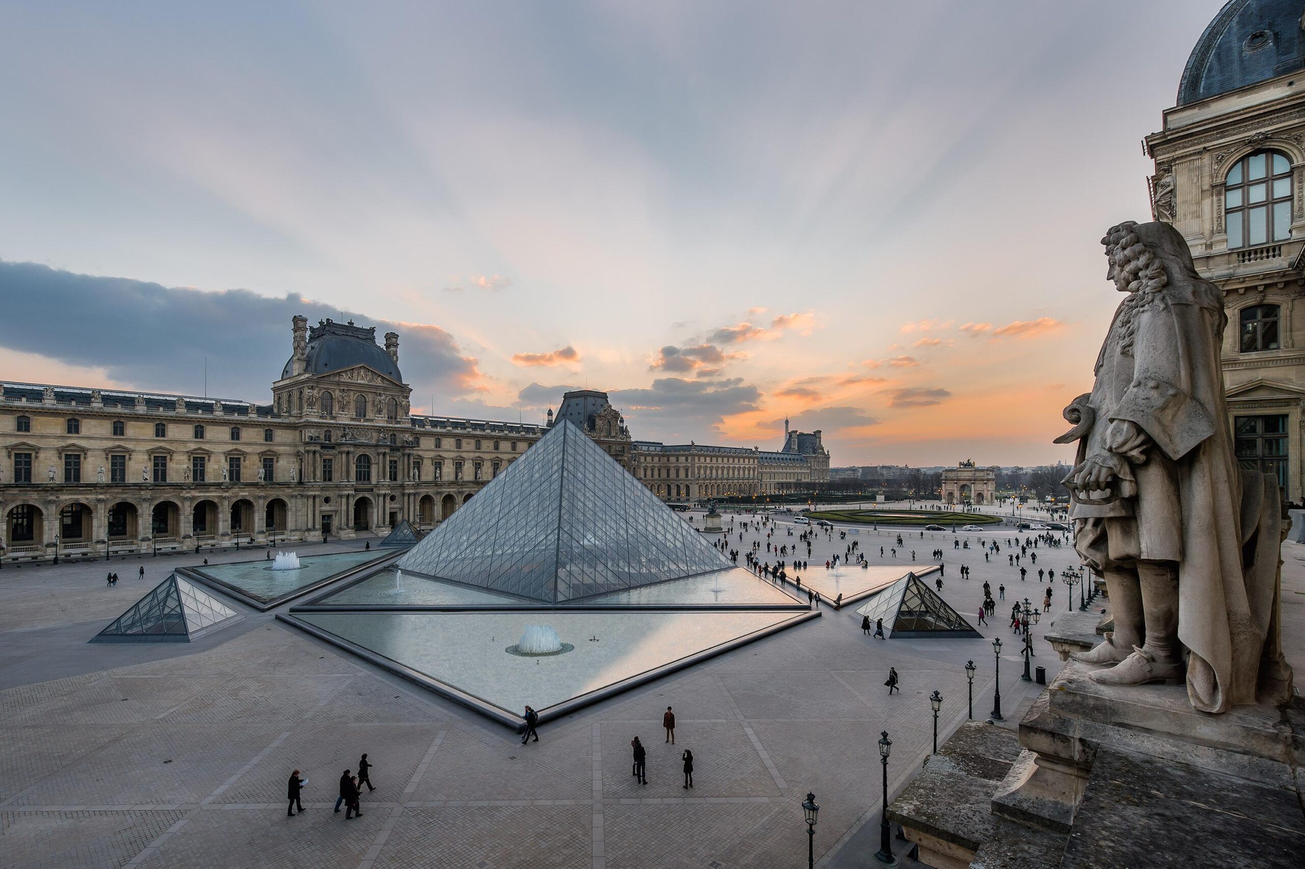 PARIS CULTURE AND LANDMARKS