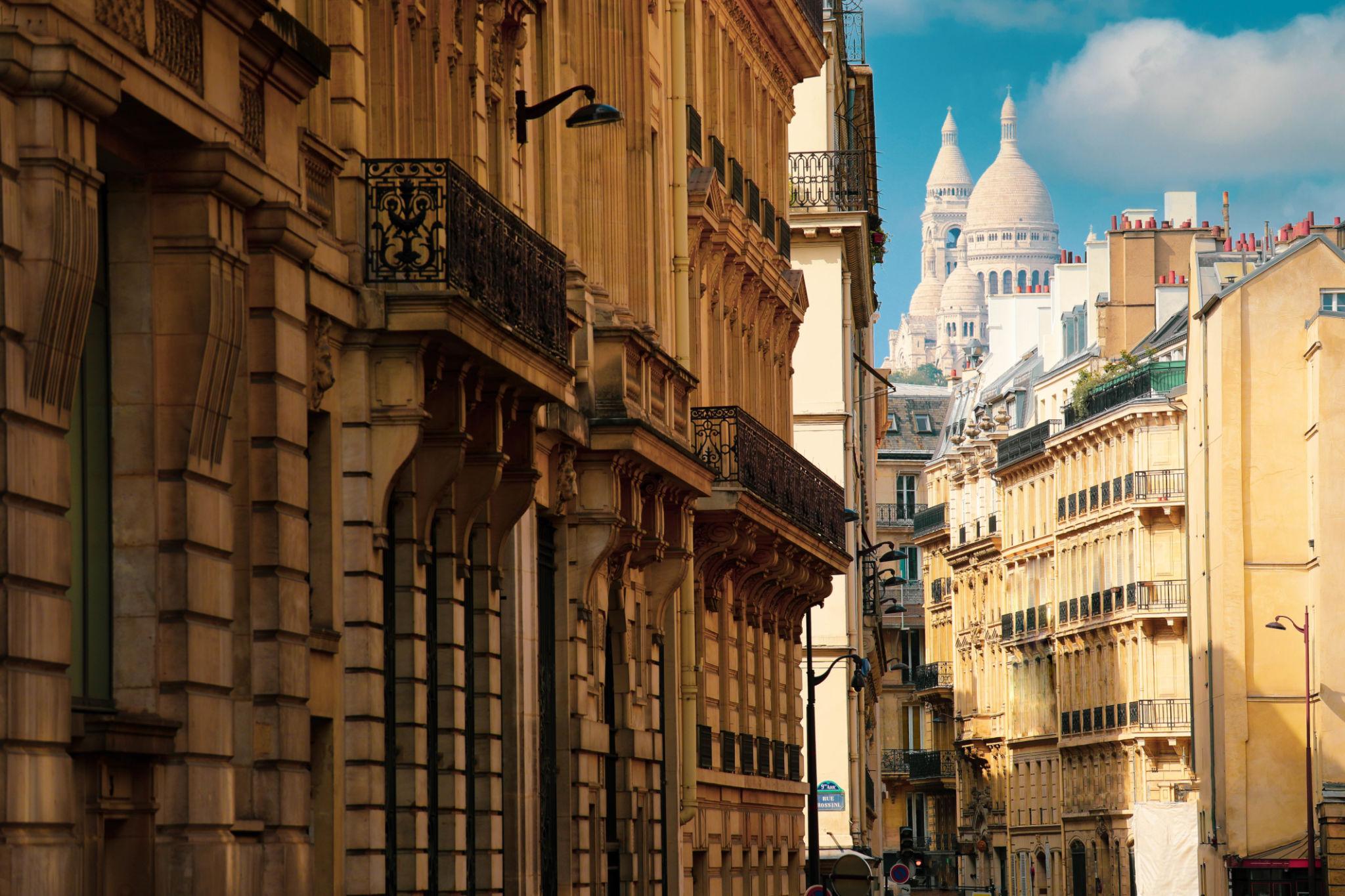 PARIS TRAVEL HELP FOR TOURISTS